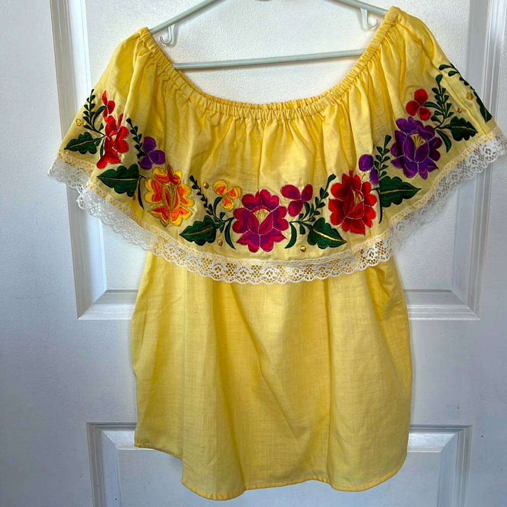 Beautiful yellowMexican embroidered flower floral ethnic top by KIKE size M